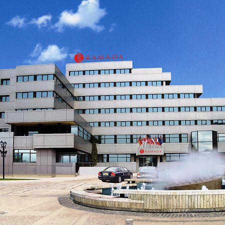 Ramada Iasi City Center Buitenkant foto