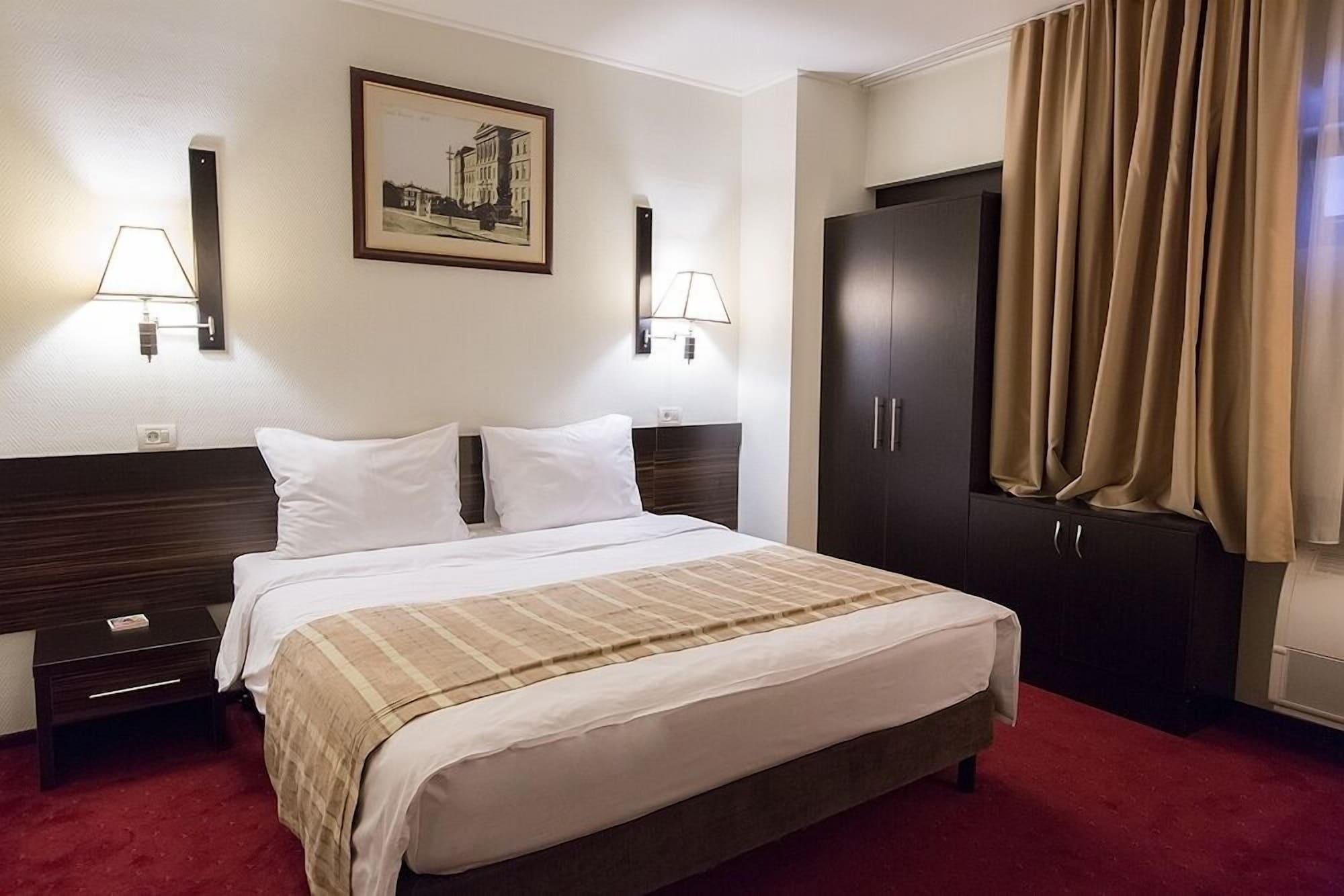 Ramada Iasi City Center Buitenkant foto