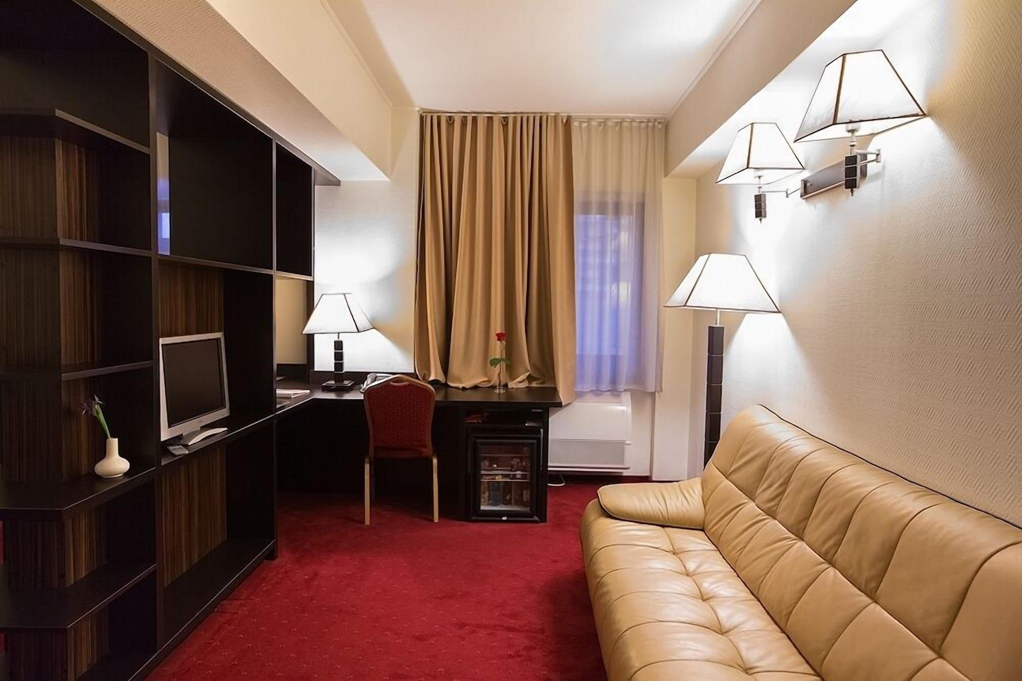 Ramada Iasi City Center Buitenkant foto