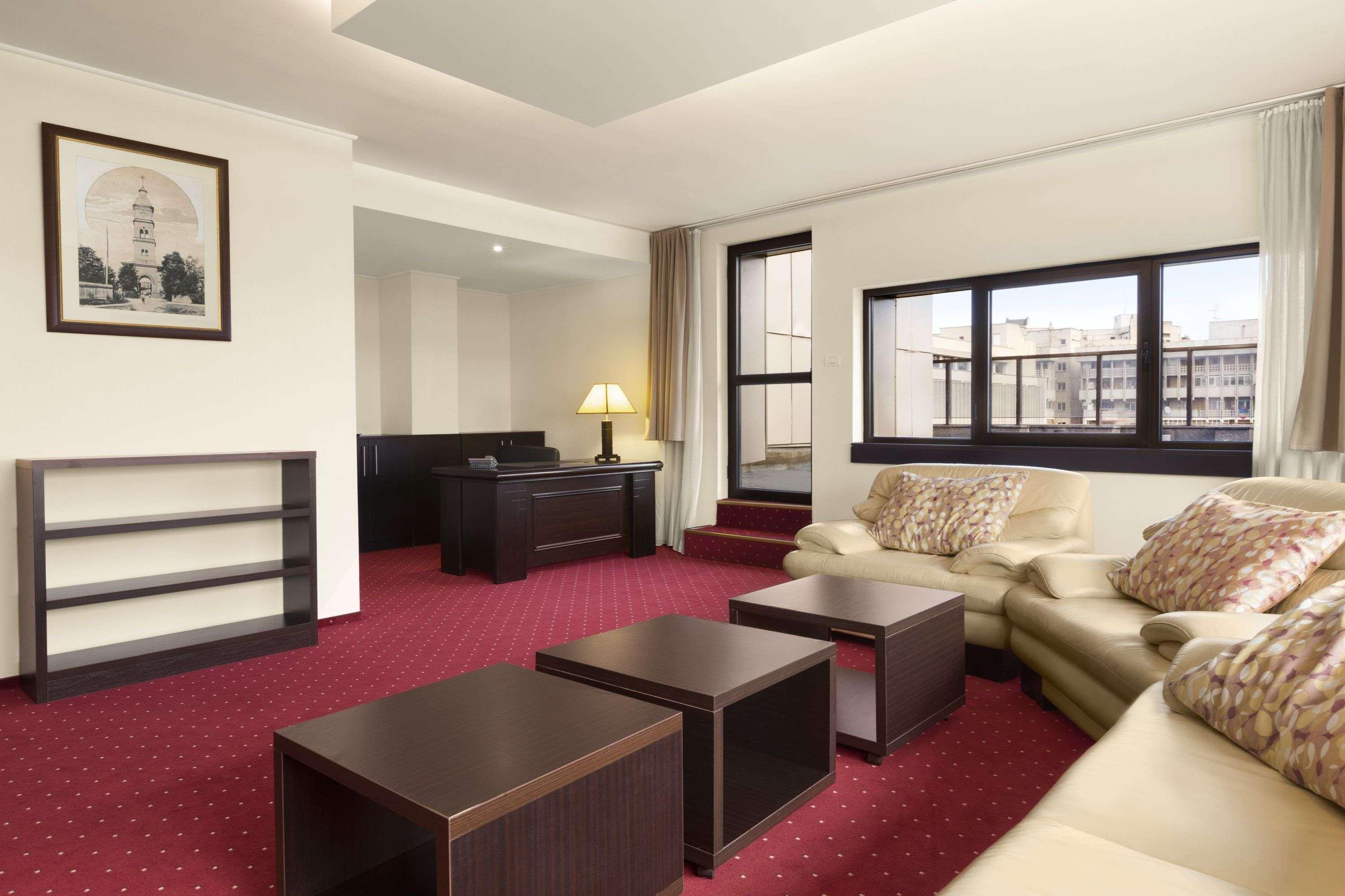 Ramada Iasi City Center Buitenkant foto