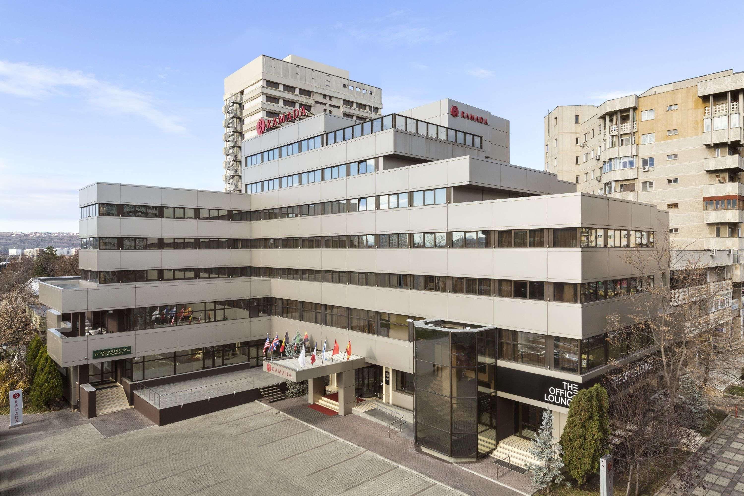 Ramada Iasi City Center Buitenkant foto