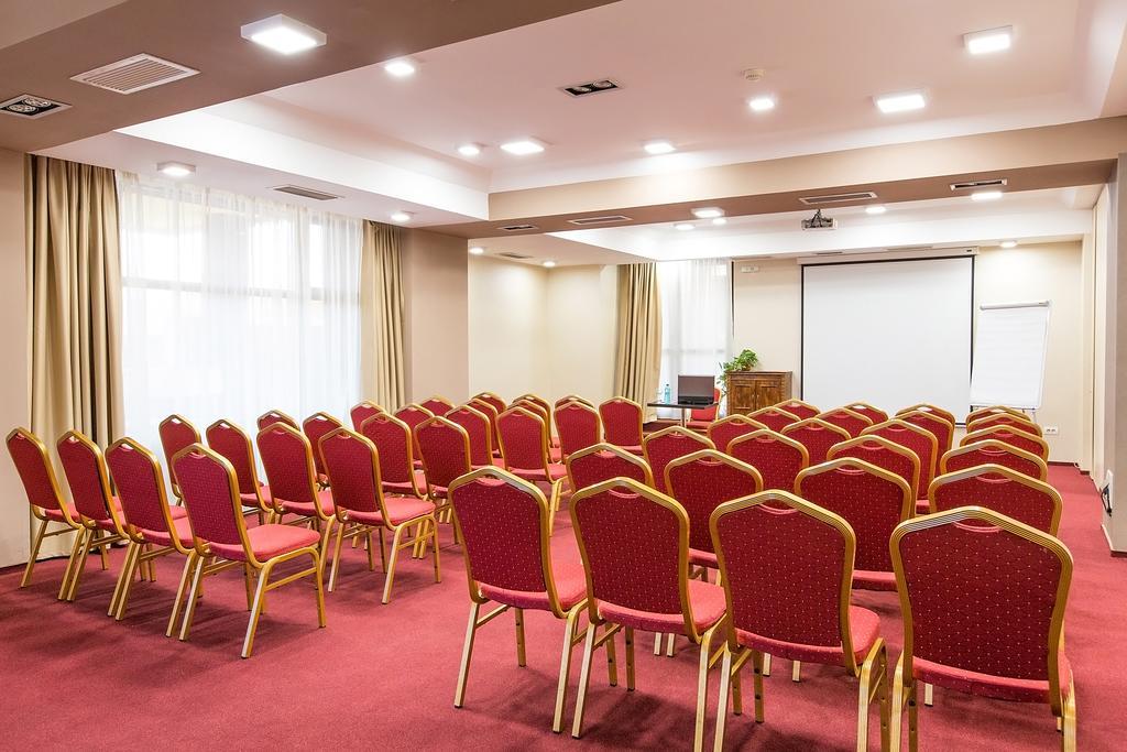 Ramada Iasi City Center Buitenkant foto
