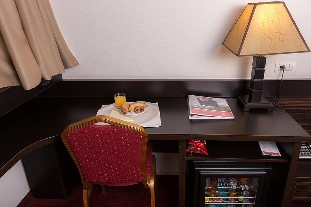 Ramada Iasi City Center Buitenkant foto