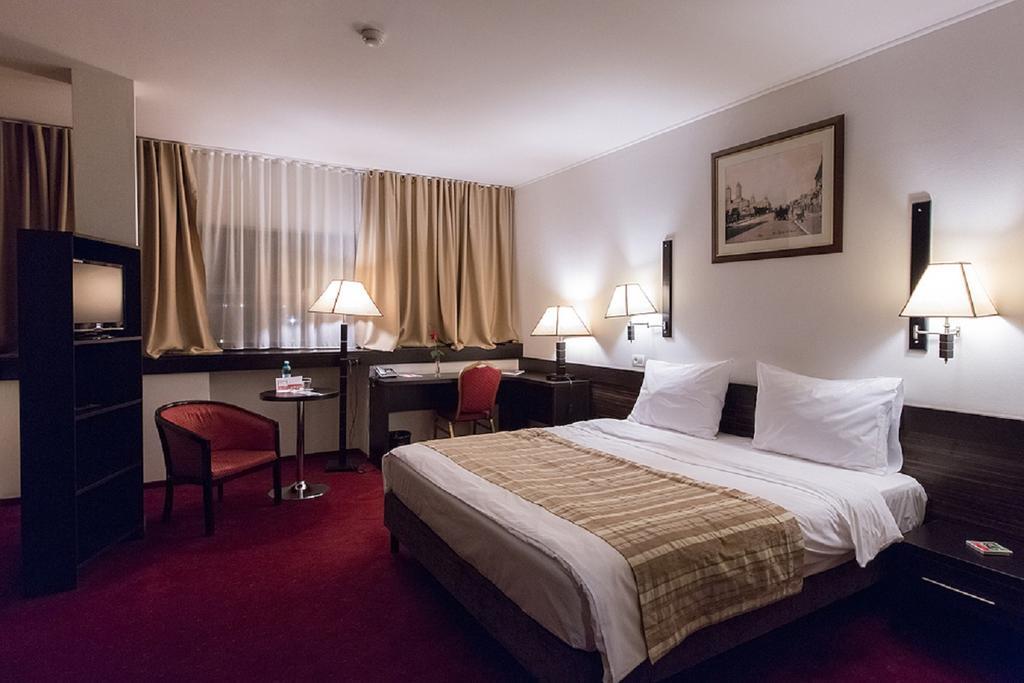 Ramada Iasi City Center Buitenkant foto