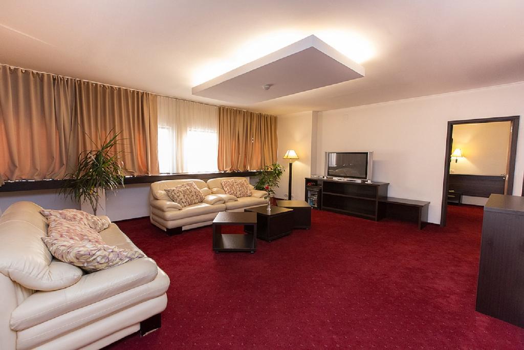 Ramada Iasi City Center Buitenkant foto