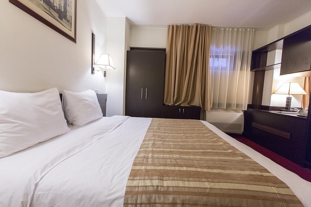 Ramada Iasi City Center Buitenkant foto