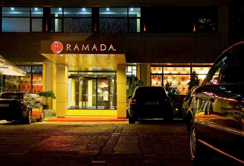 Ramada Iasi City Center Buitenkant foto